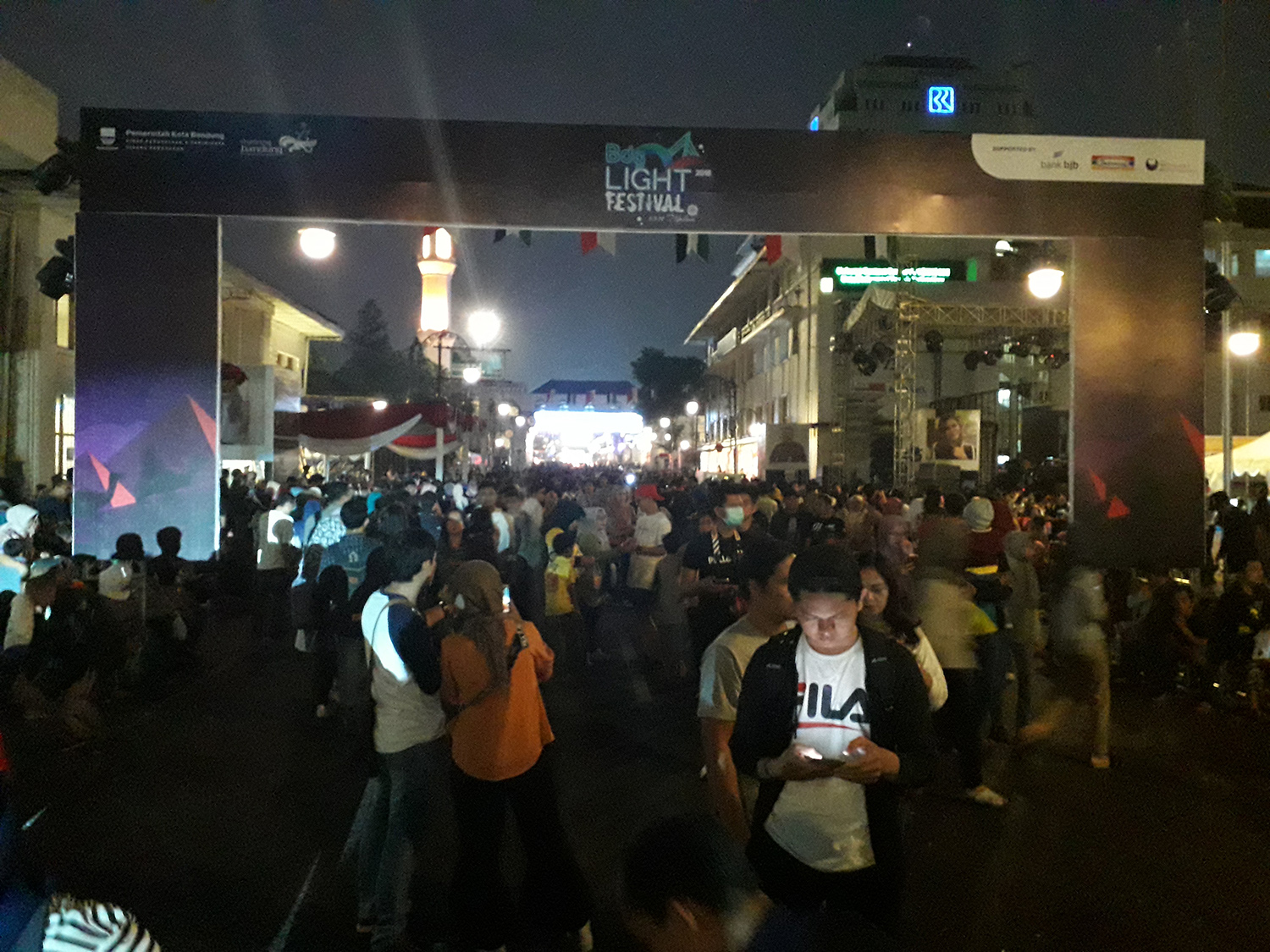 Kisah 1001 Malam di Jalan Asia-Afrika Dipadati Ribuan Pengunjung