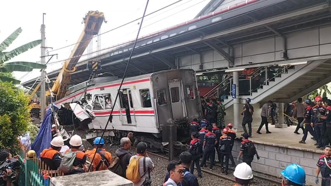 bangkai-kereta-commuter-khusus-wanita.jpg