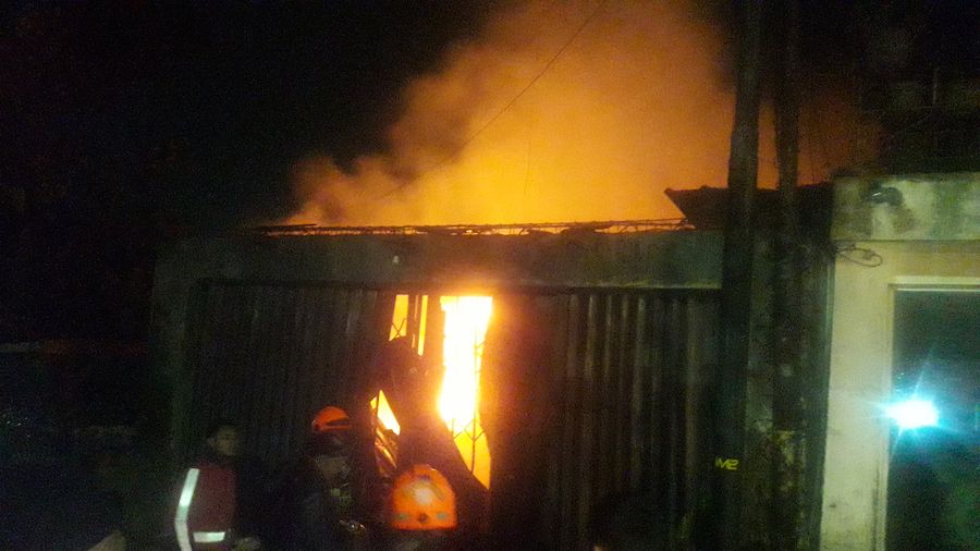 bangunan-konveksi-terbakar.jpg