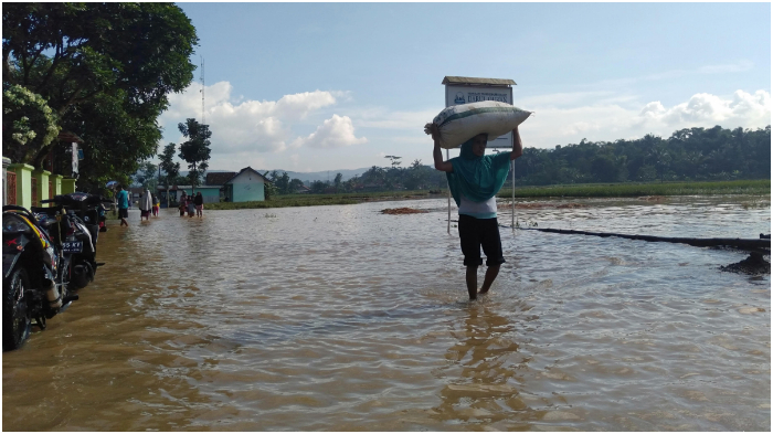 Air Sungai Citanduy dan Cikidang Meluap, 100 Rumah di Sukaresik Tasikmalaya Terendam Banjir
