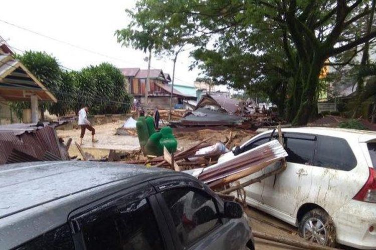 banjir-bandang-menerjang-kota-masamba.jpg