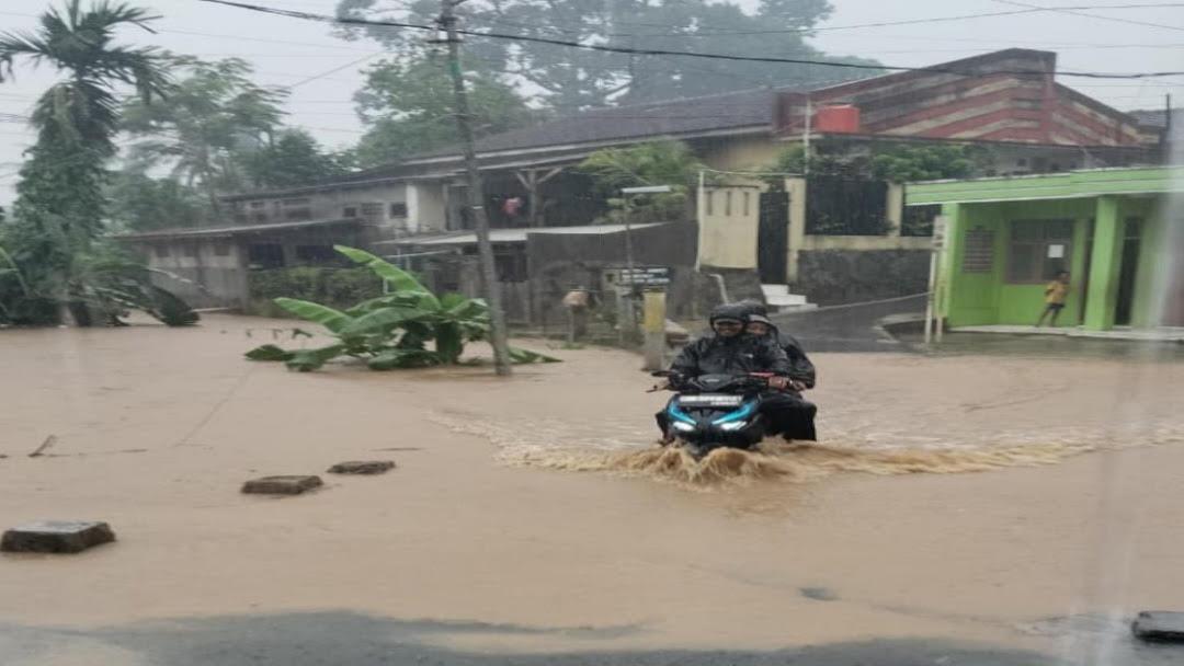 banjir-di-sukabumi-245.jpg