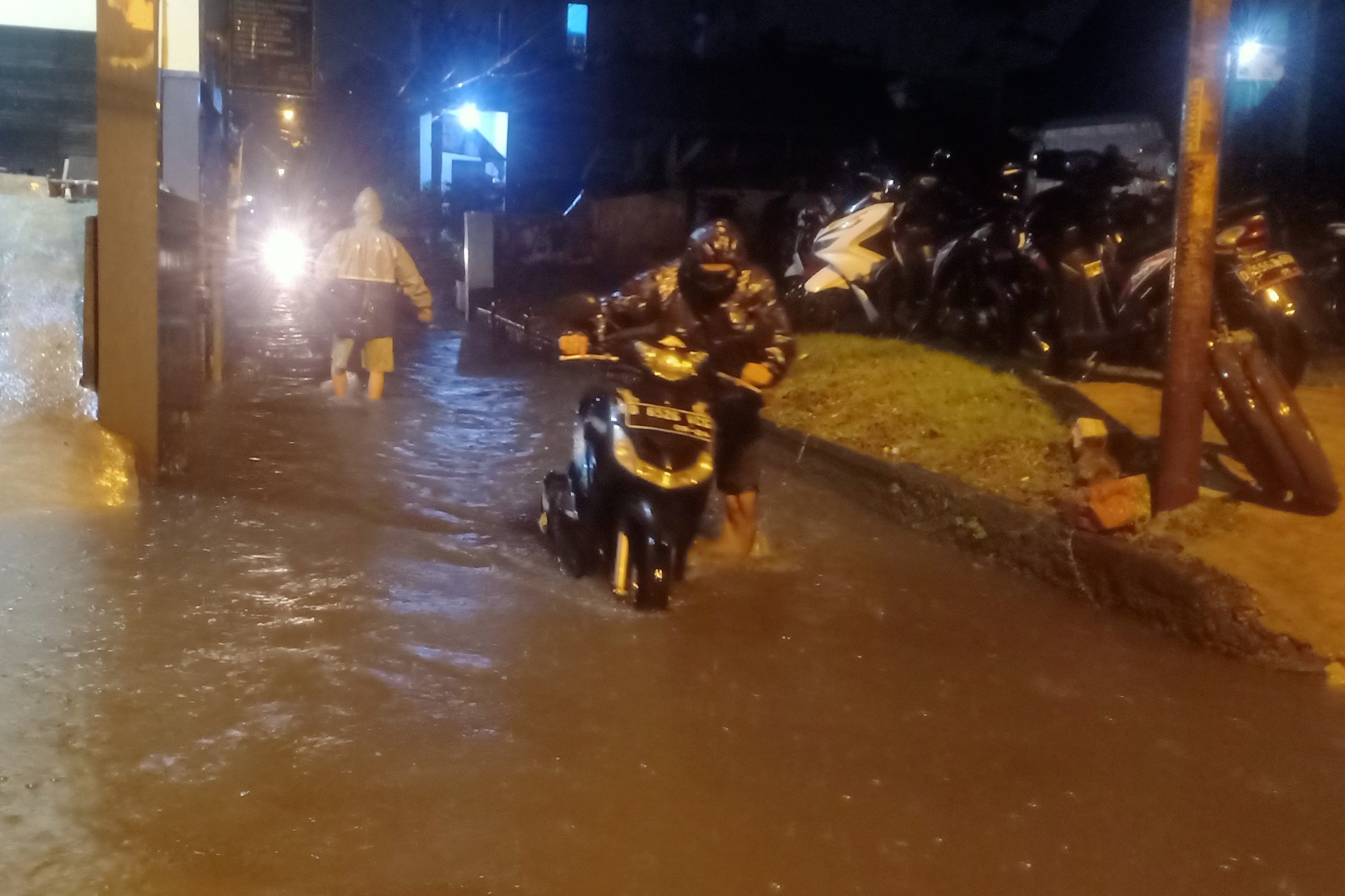 banjir-di-wilayah-dayeuhkolot-disebut-warga-seperti-banjir-isi-ulang.jpg