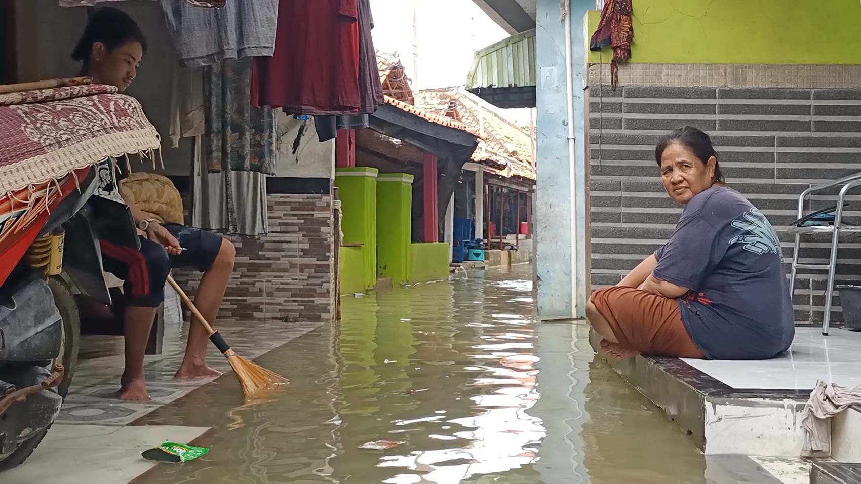 Banjir Rob di Desa Eretan Indramayu, Pagi Naik Sore Surut, Pelajar Pun Tak Bisa Sekolah