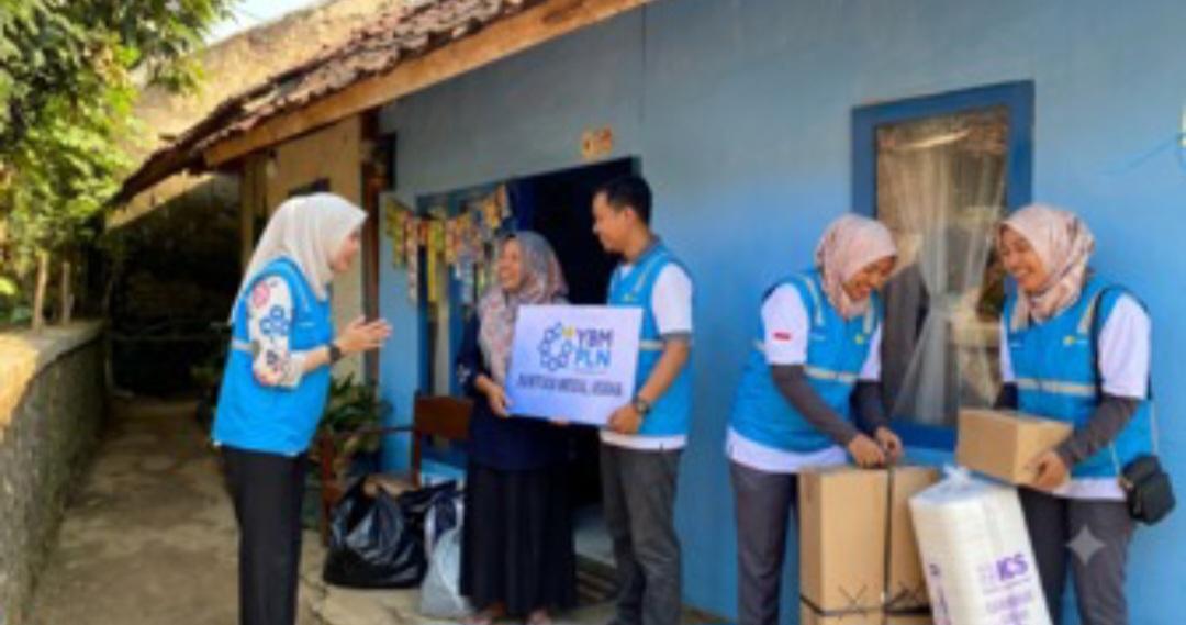 Dukung Perempuan Tangguh Perkuat Ekonomi Keluarga, YBM PLN Salurkan Bantuan Modal Usaha di Sumedang - Tribunjabar.id