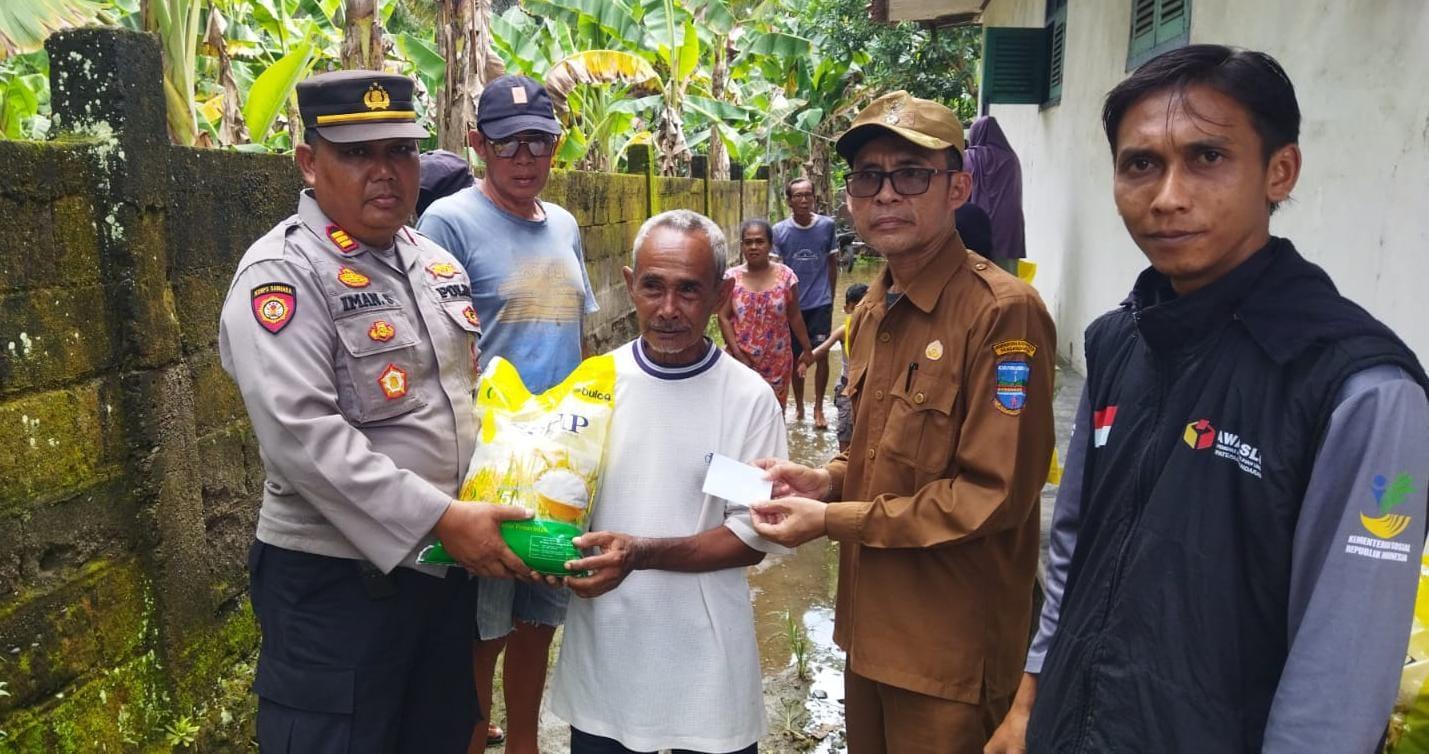 bantuan-untuk-korban-banjir-di-Kabupaten-Pangandaran-Selasa-18112025-lalu.jpg