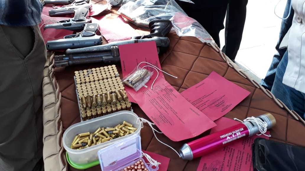barang-bukti-senjata-api-dan-peluru.jpg