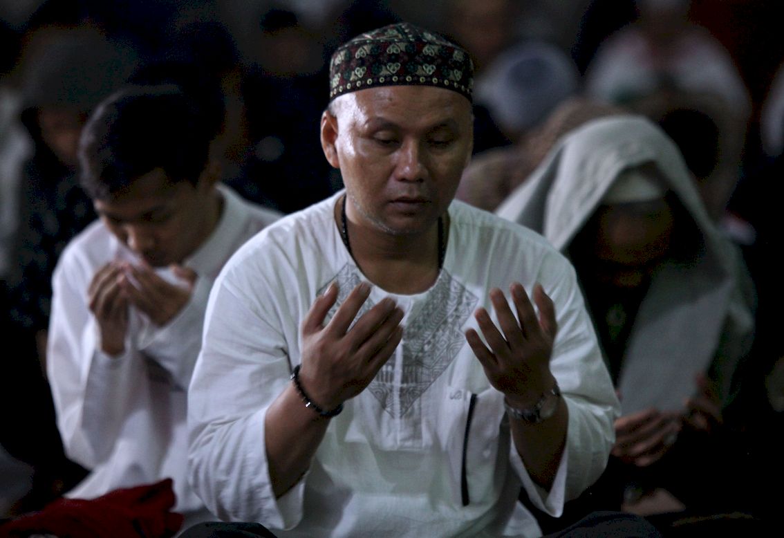 TANGKIS CORONA, Ini Bacaan Qunut Nazilah Lengkap dengan Arti, Dibaca Rasulullah Saat Musibah Besar