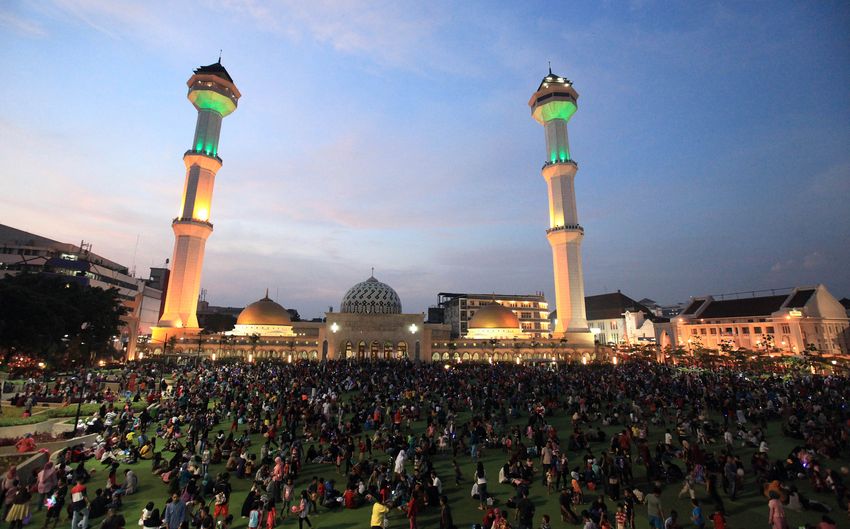 berlibur-di-alun-alun-kota-bandung_20151225_203548.jpg