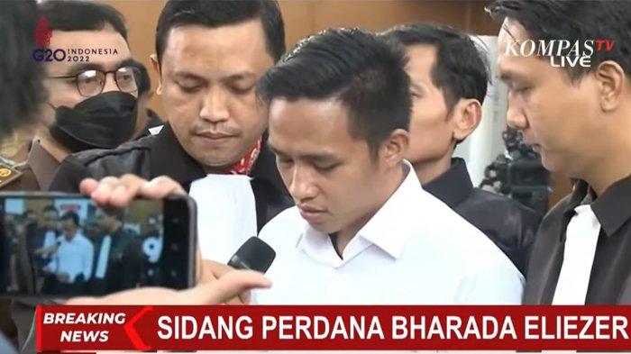 bharada-e-setelah-menjalani-sidang-perdana-kasus-pembunuhan-brigadir-nofriansyah.jpg