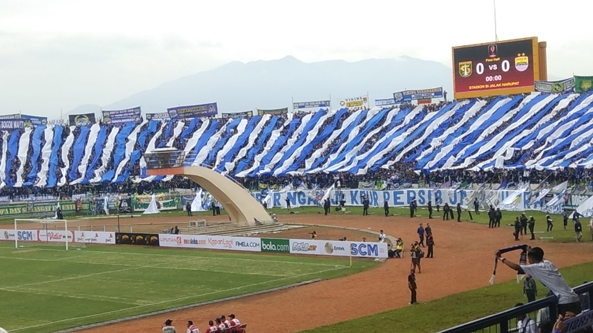 bobotoh-stadion-si-jalak-harupat.jpg