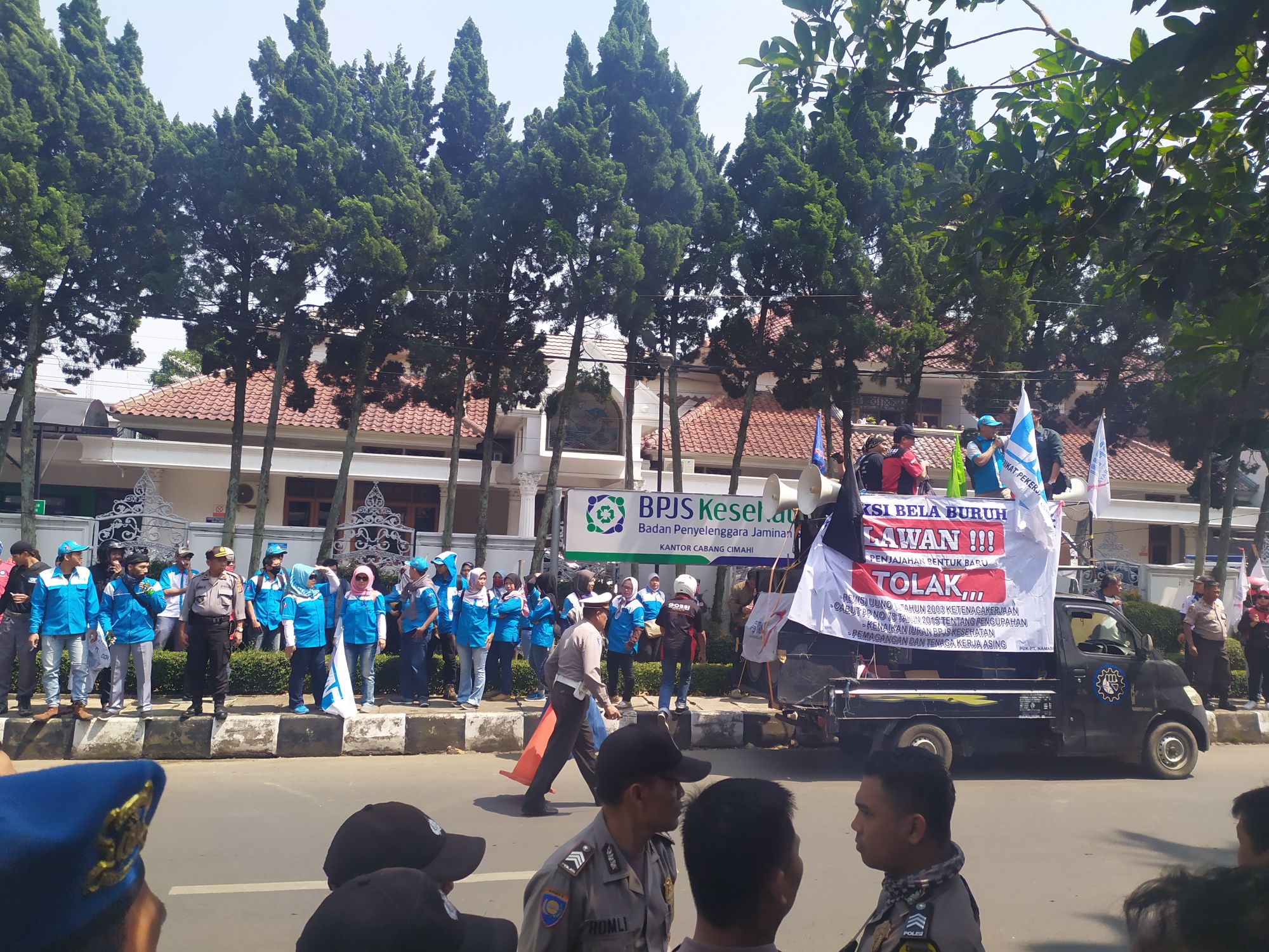 Pengunjuk Rasa Kecewa, Pimpinan Cabang BPJS Kesehatan Cimahi Tak Ada di Kantor
