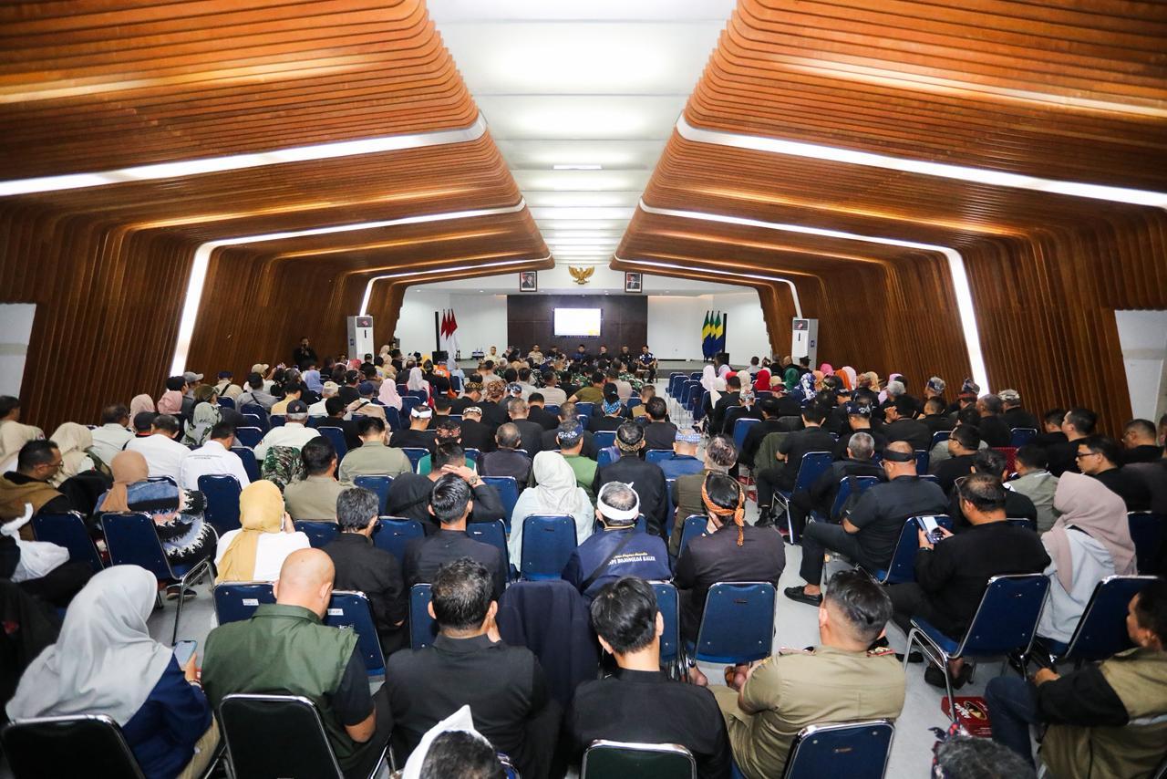 buruh-bandung-jdaeubjfva.jpg