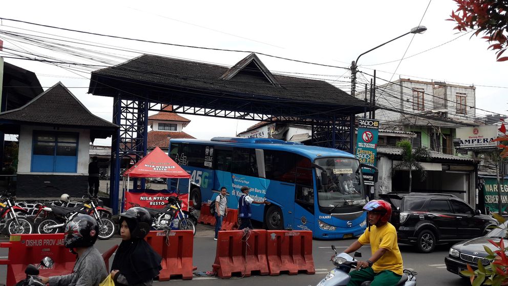 bus-damri-dari-terminal-ledeng_20171018_160240.jpg