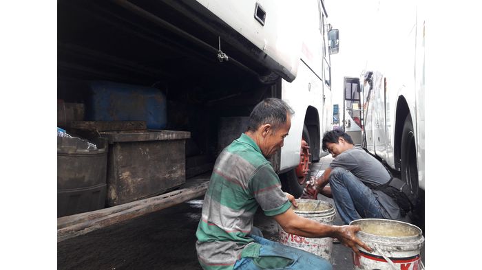 bus-diperbaiki-di-terminal-leuwipanjang_20170621_113547.jpg