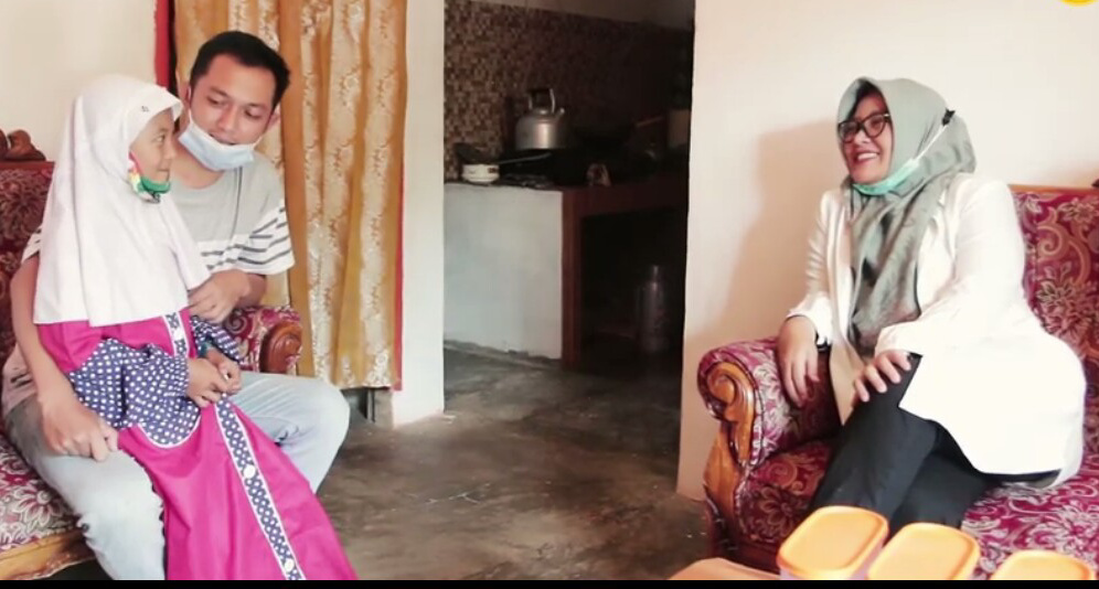 Calon Bupati Bandung Kurnia Agustina Kunjungi Rumah Ganis yang Dicaci Selebgram Viral Ade Londok