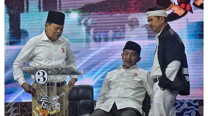 calon-wakil-gubernur-jabar-dedi-mulyadi-hampiri-syaikhu_20180623_083236.jpg