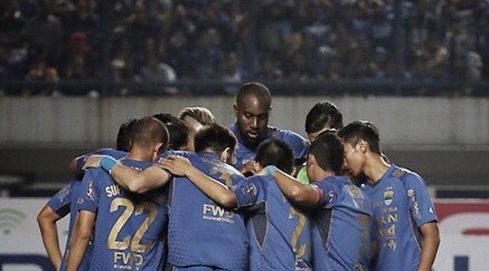 carlton-cole-tetap-beri-semangat-persib_20170607_154611.jpg
