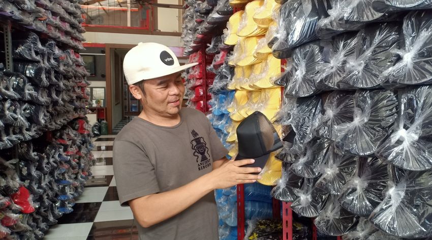 covid-19-bisnis-topi-cigondewah-anjlok-75-persen-dulu-omzet-rp-2-miliar.jpg