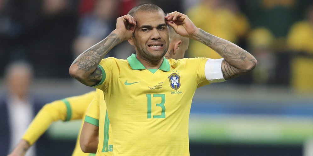 Bursa Transfer Barcelona, Dani Alves Belum Habis Terkejutnya Dipanggil Xavi Hernandez