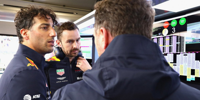 Kontrak Bakal Segera Habis, Daniel Ricciardo Berminat jadi Rekan Sekaligus Lawan Lewis Hamilton