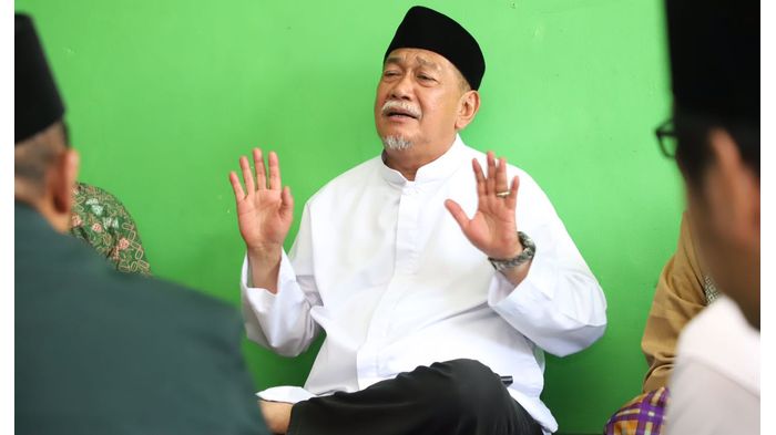 deddy-mizwar-dalam-kunjungannya-ke-pcnu-di-karawang-kamis-542018_20180406_143311.jpg