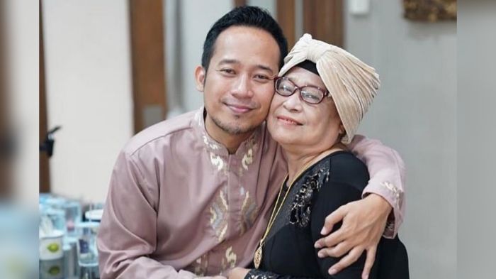 denny-cagur-dan-ibunya.jpg