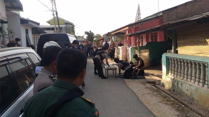 Geledah Rumah Persembunyian Terduga Teroris, Densus 88 Antiteror Temukan Bahan Peledak