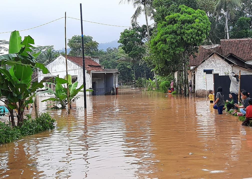 Tiga Kampung di Sukaresik, Tasikmalaya Diterjang Banjir Akibat Luapan Sungai Citanduy dan Cikidang