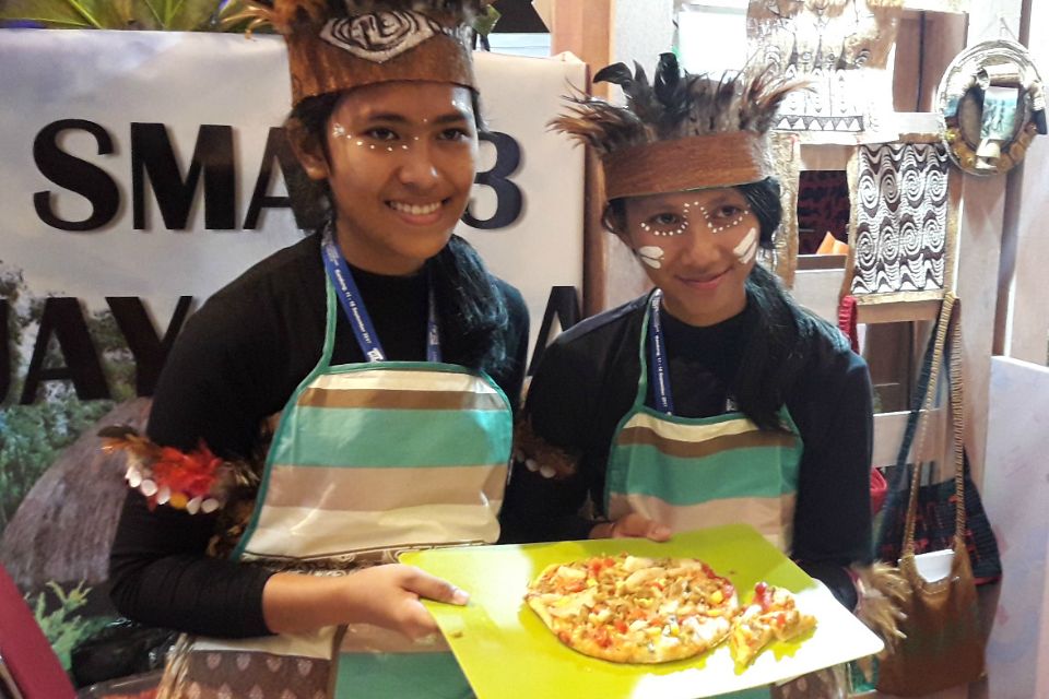 Lezat Sih, tapi Topping Pizza asal Papua Ini Bikin Bergidik