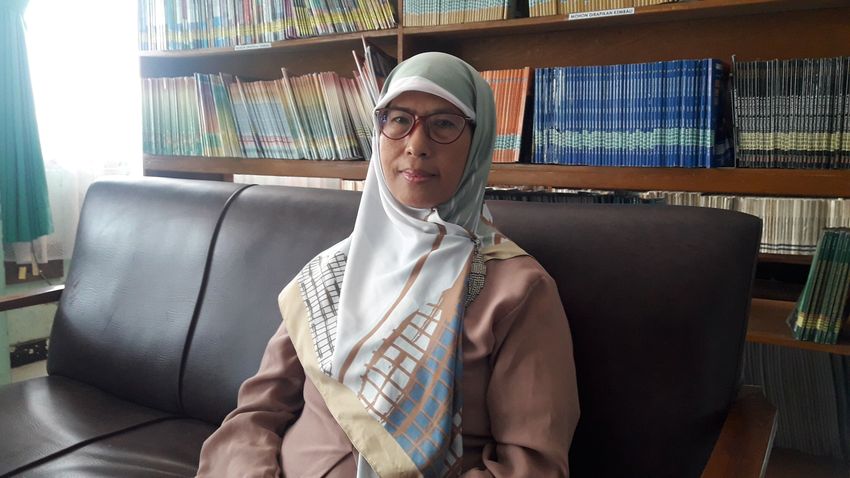 Kisah Dewi, 22 Tahun Mengajar Masih Berstatus Guru Honorer, Tetap Ceria dan Sudah Ikhlas