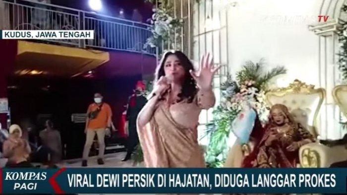 dewi-perssik-di-kudus.jpg