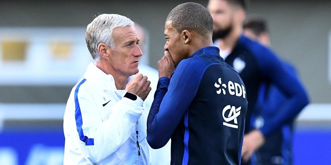 didier-deschamps-dan-kylian-mbappe_20180709_152722.jpg