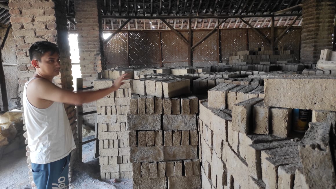 Pandemi Covid-19, Usaha Bata Merah di Majalengka Masih Bertahan, Permintaan Stabil