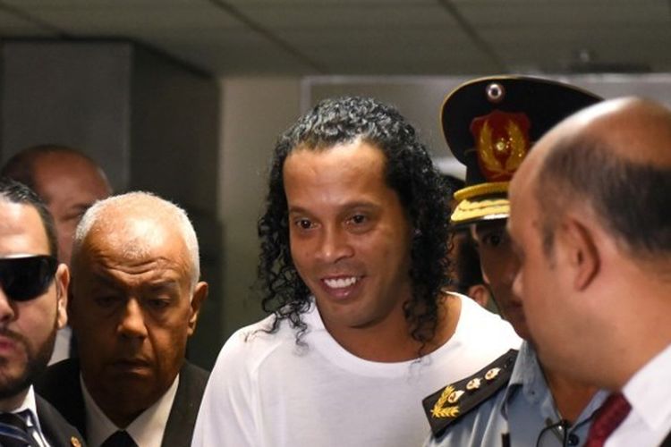 Hidup Ronaldinho Kian Terpuruk, Banyak Utang, Bangun Tempat Pemancingan Ilegal, Hingga Paspor Palsu