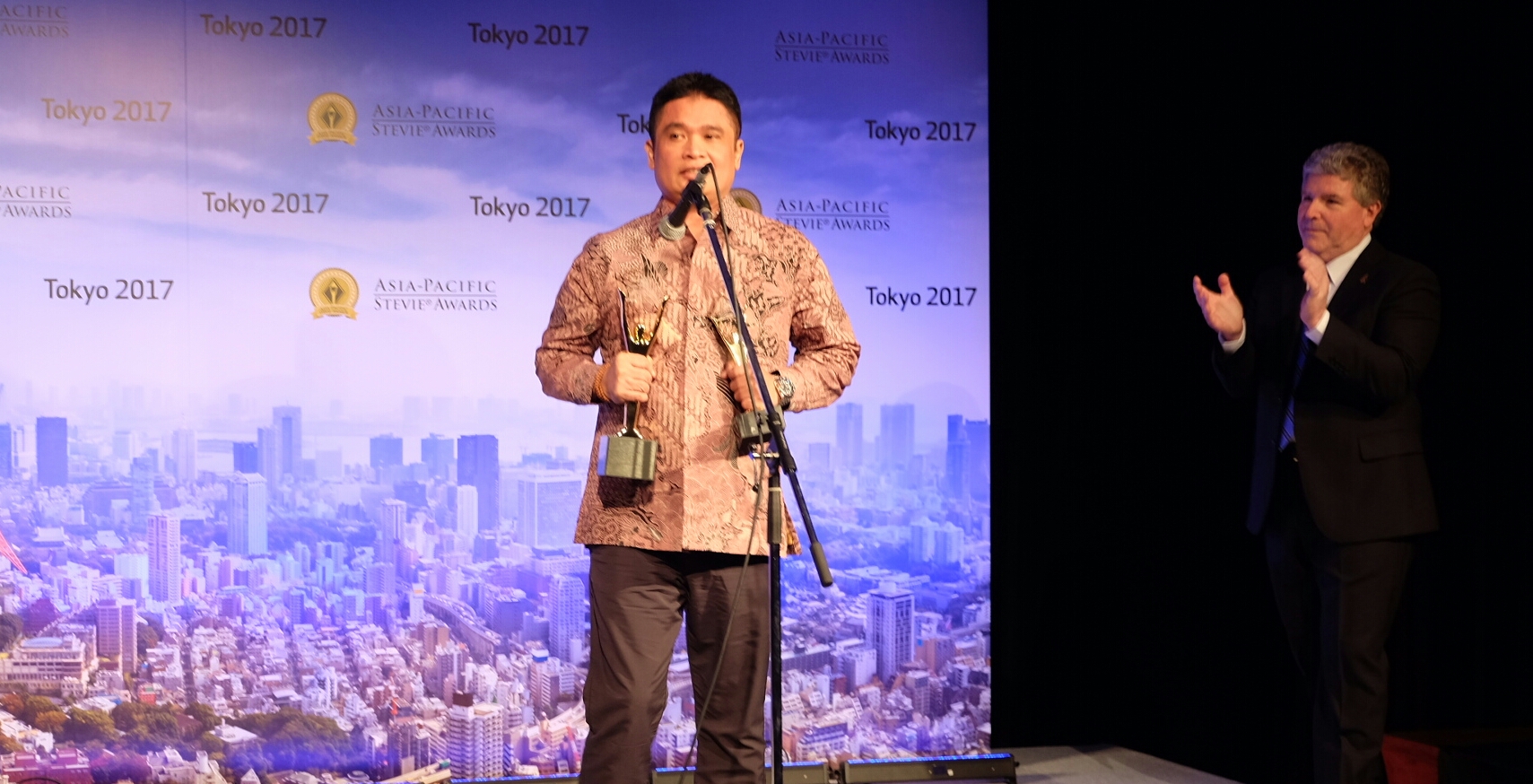 direktur-enterprise-business-service-telkom-dian-rachmawan_20170605_170709.jpg