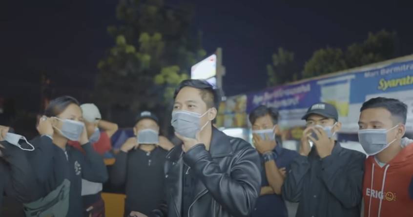 Aksi Lain Doni Salmanan, Ajak Tukang Parkir Borong Belanjaan di Minimarket, Beri Hadiah Menggiurkan