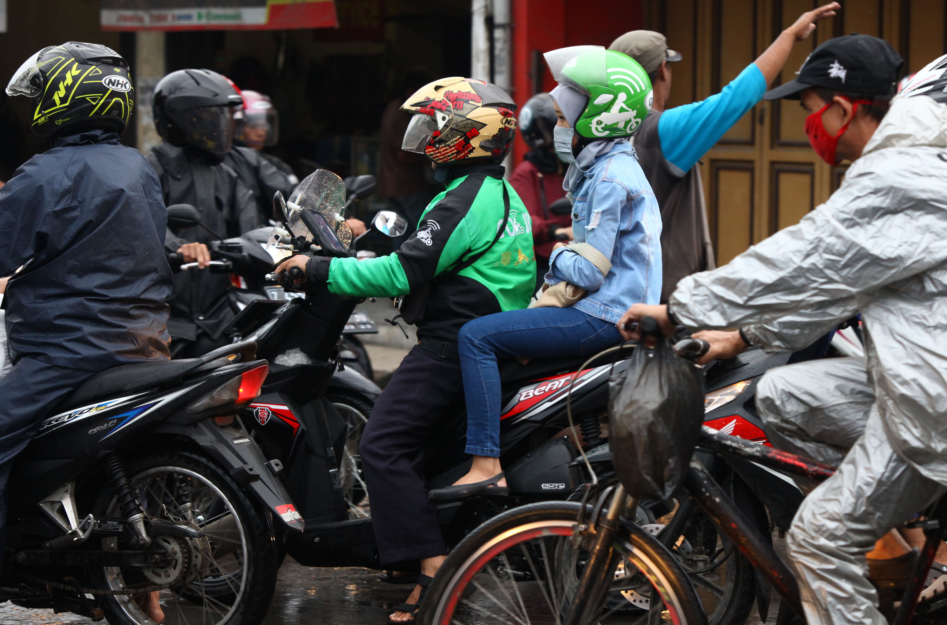 Pemotor di Bandung Boleh Bawa Penumpang, PSBB Diperpanjang sampai 19 Mei