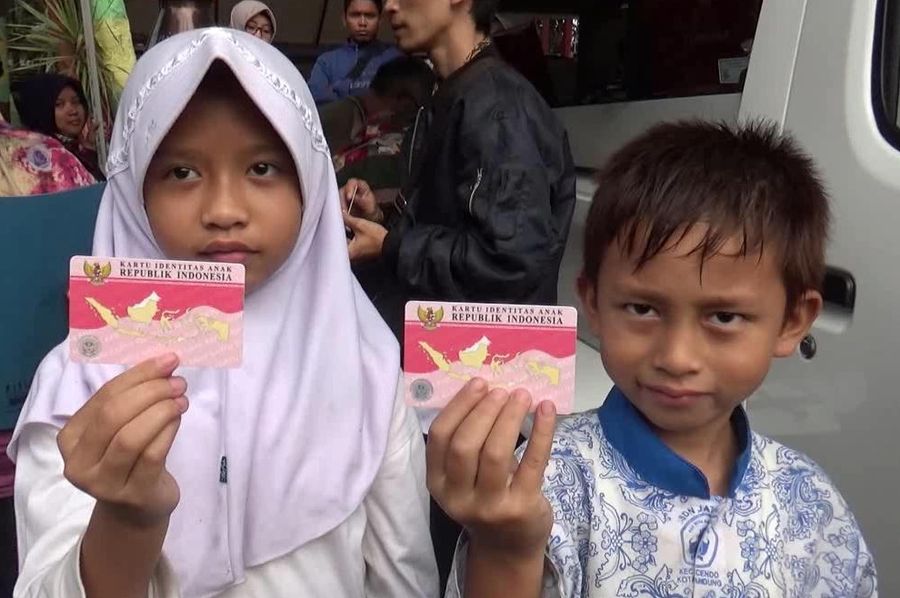 dua-anak-tengah-menunjukkan-kia_20180802_115617.jpg