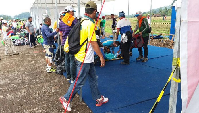 dua-atlet-paralayang-gagal-mendarat-derita-luka_20160916_190425.jpg