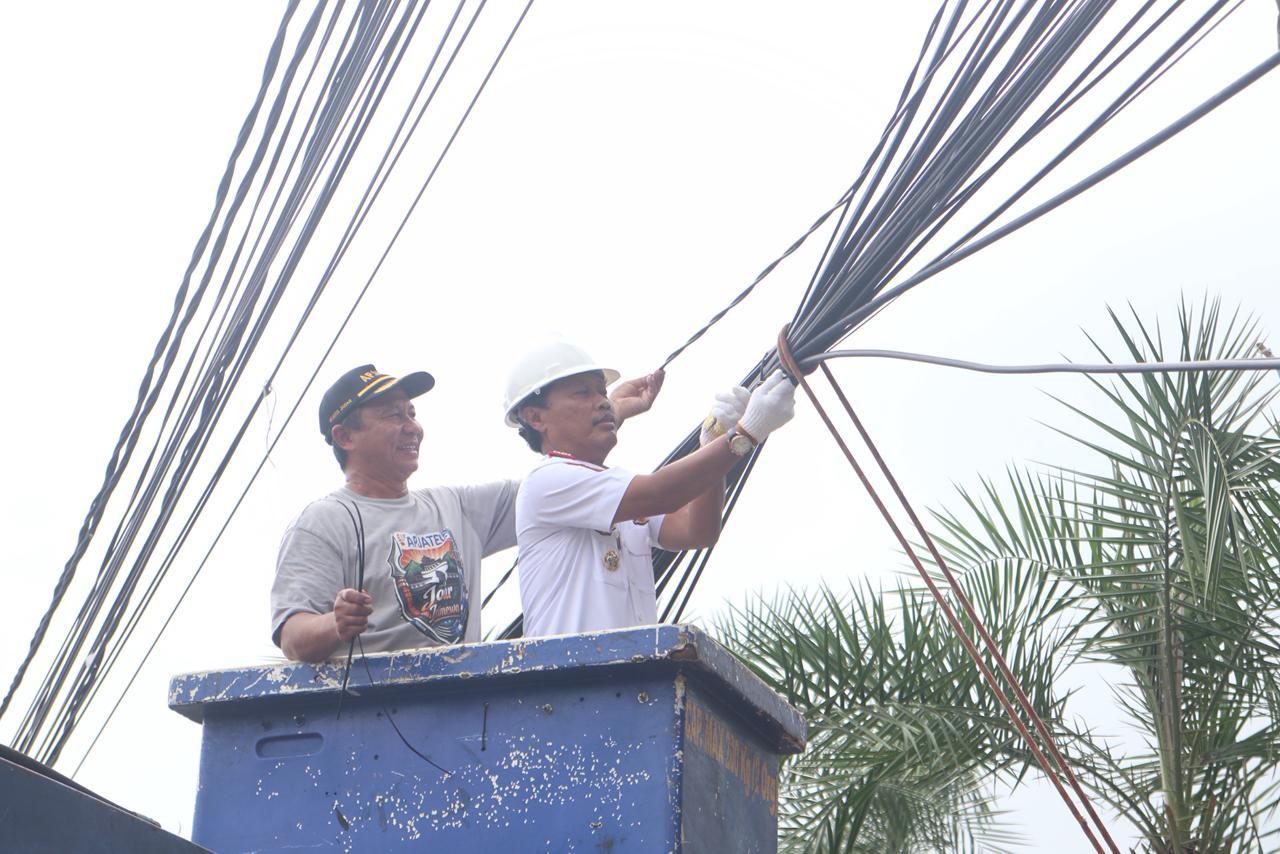 Cirebon Bebas 'Sarang Laba-laba', Wali Kota Effendi Edo Targetkan Perapihan Kabel 1 KM Per Hari
