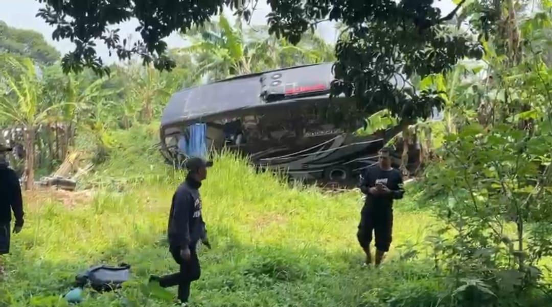 elakaan-lalu-lintas-di-Jalan-Raya-Cijamil-De.jpg