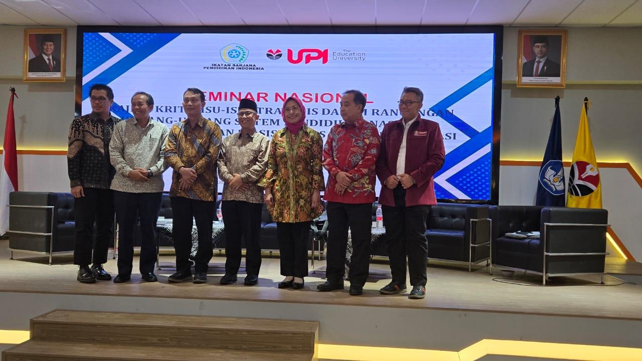 eminar-Nasional-bertema-Kajian-Kritis-Isu-isu-Strategis-dalam-RUU-Sisdiknas.jpg