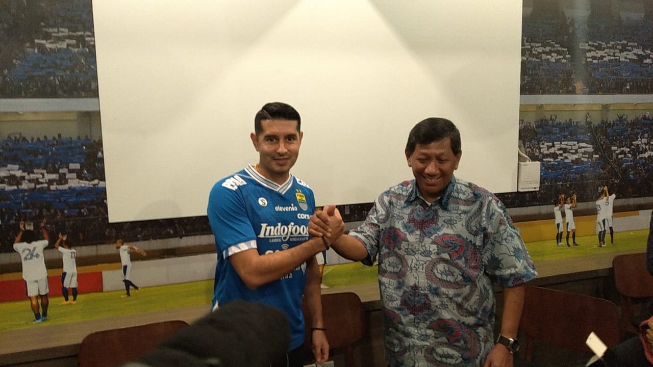 esteban-vizcarra-dan-kuswara-di-graha-persib.jpg