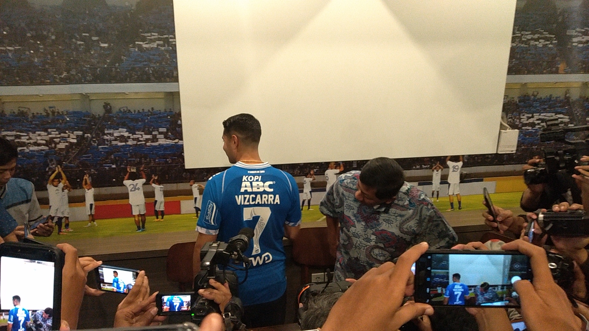 Kenakan Nomor Punggung yang Pernah Dipakai Lord Atep, Esteban