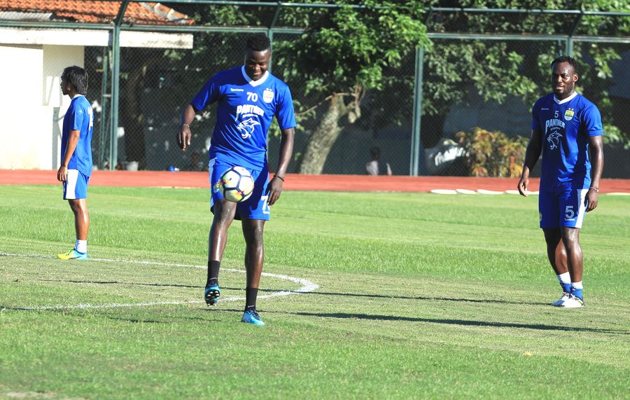 Bagaimana Kabar Cedera Ezechiel N'Douassel? Ini Kata Dokter Tim Persib Bandung