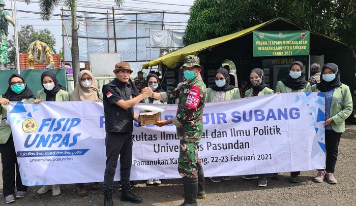 FISIP Unpas Salurkan Ratusan Paket Sembako dan Obat-obatan bagi Warga Terdampak Banjir Subang