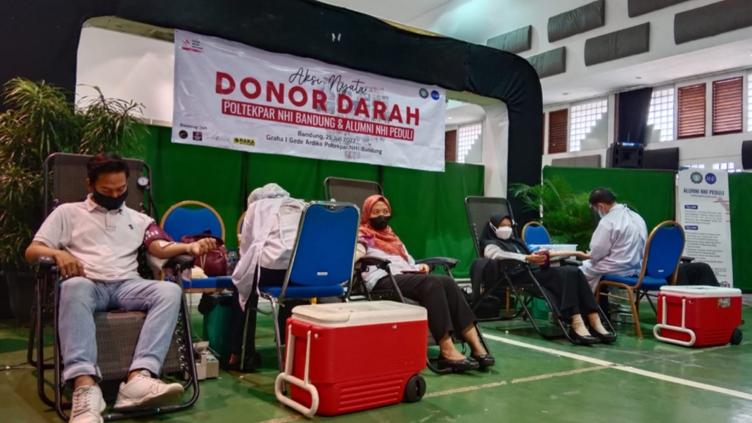 foto-3-acara-donor-darah-yayasan-alumni-nhi-bandung.jpg