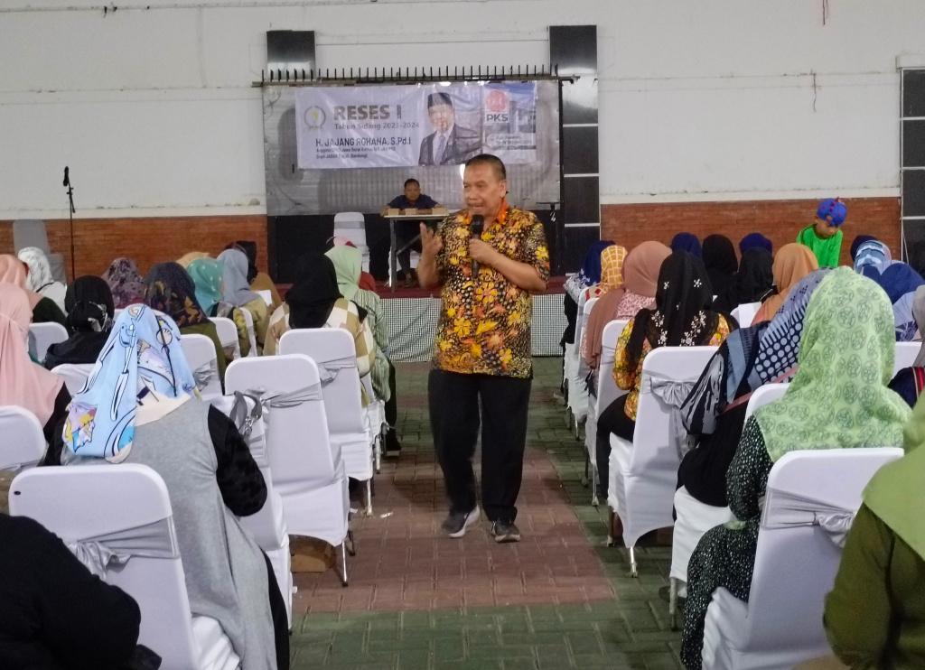foto-adv-Jajang-Rohana-menyoroti-soal-kesehatan.jpg