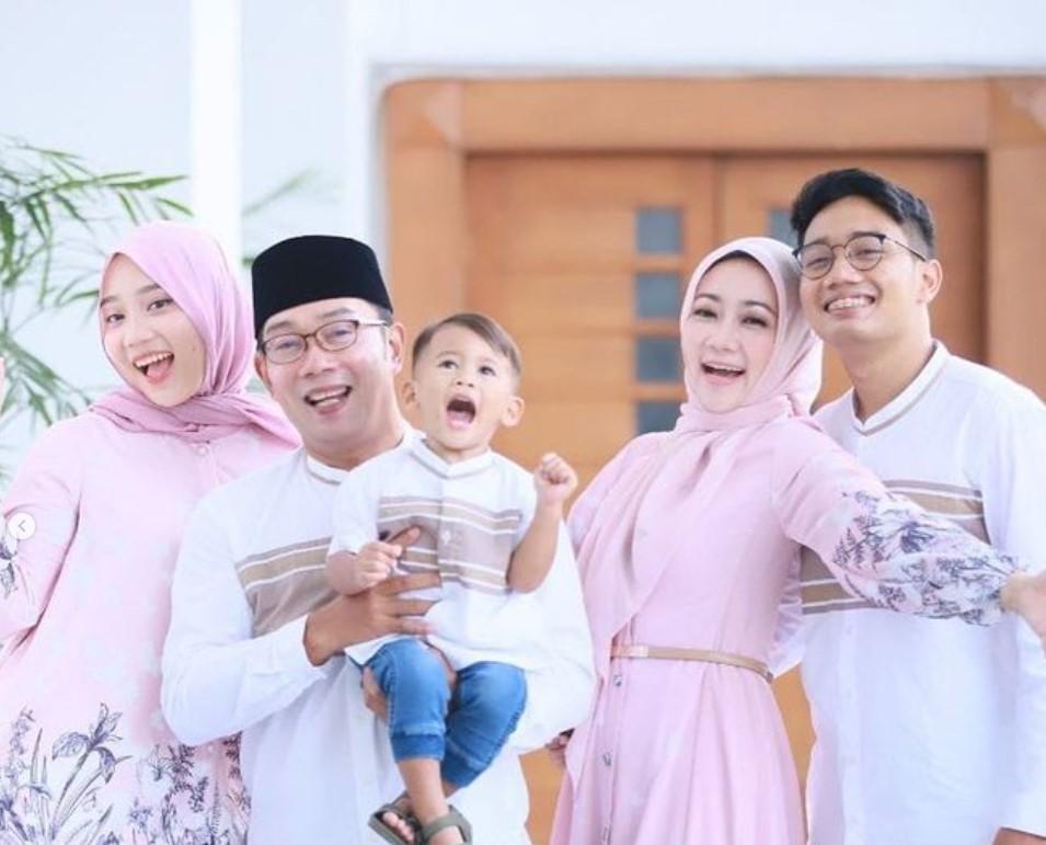 BREAKING NEWS, Detik-detik Kedatangan Ridwan Kamil dan Atalia Praratya Sampai di Gedung Pakuan